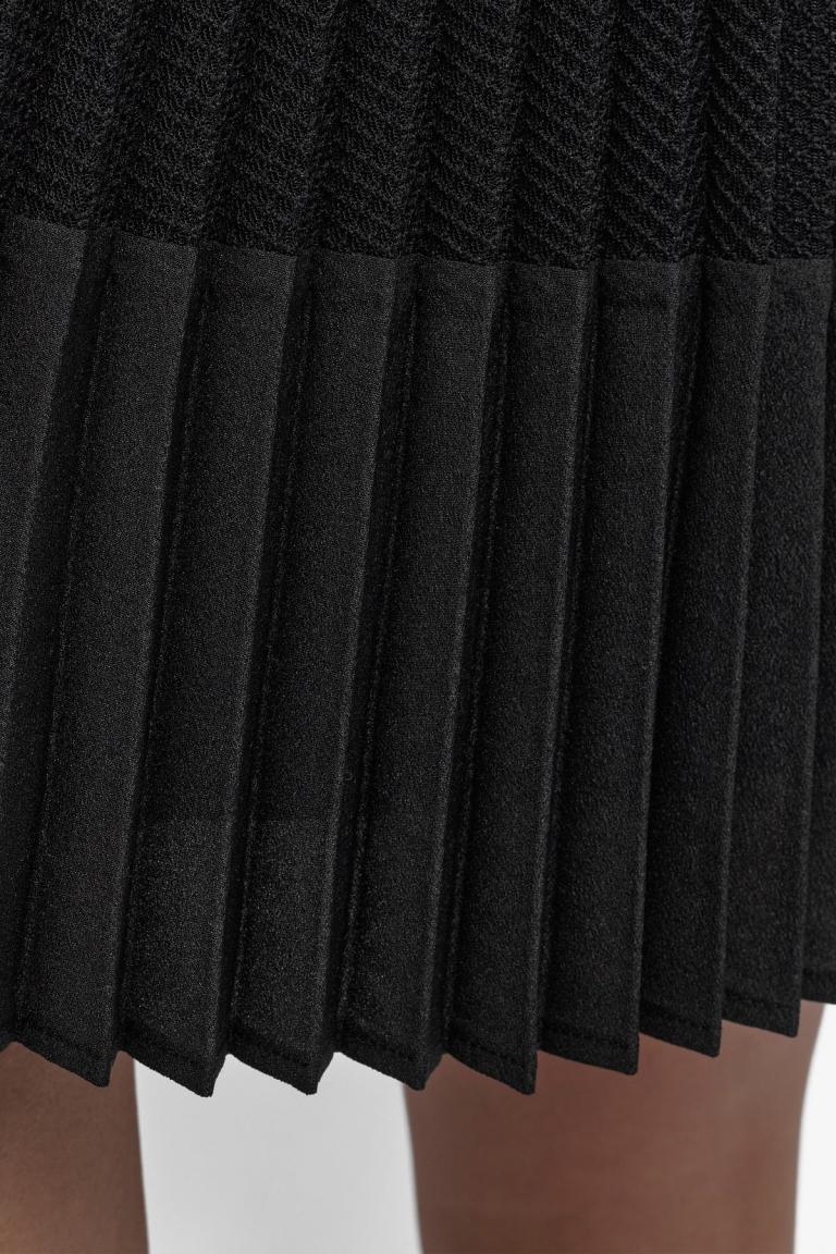 DKNYDW00525_25_P5BG7ANZ_BLK_ALT1